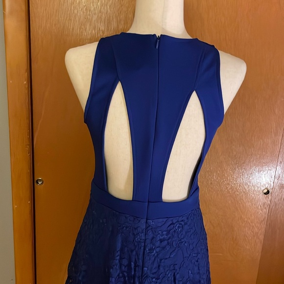 Lush royal blue gorgeous sleeveless dress, size M. Perfect for any occasion. - Picture 9 of 17